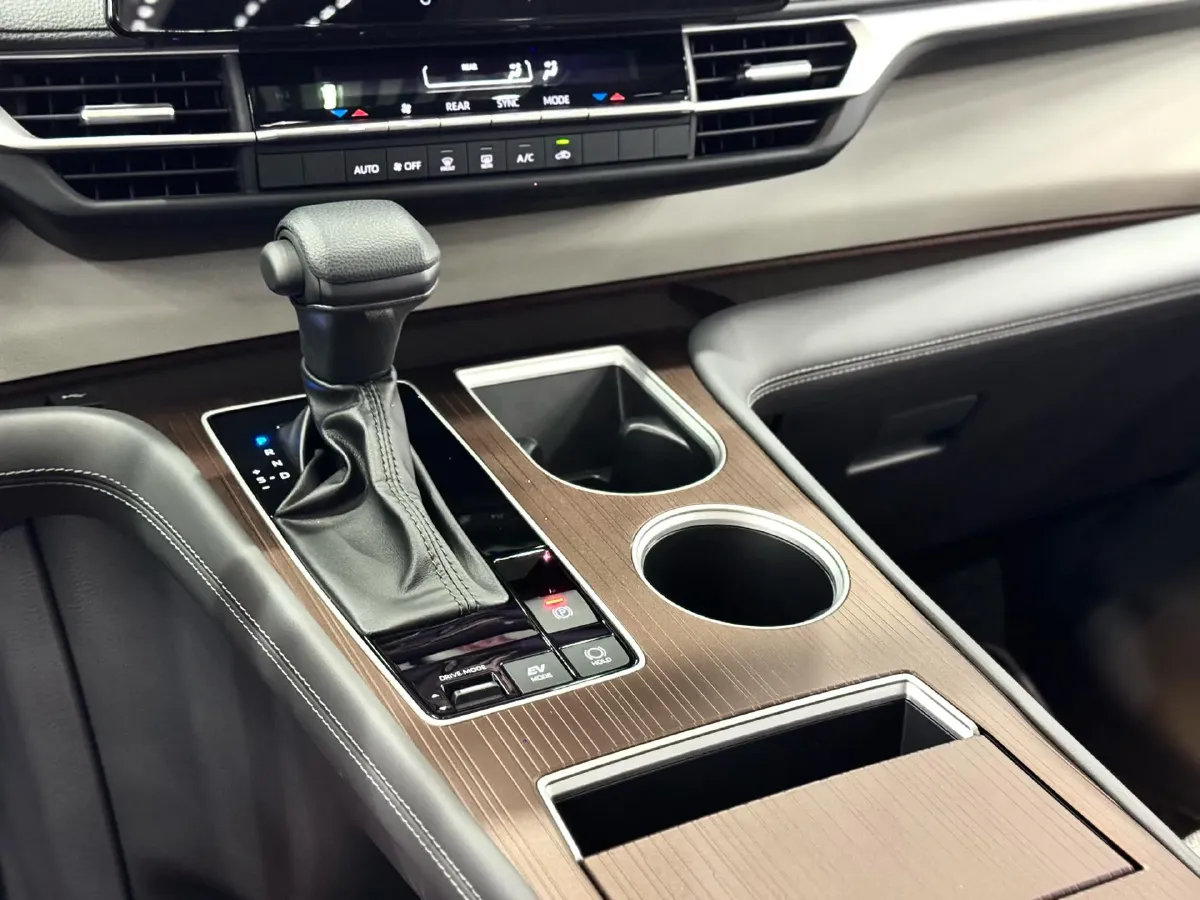 2026 Toyota Sienna 2.5L 189HP L4 E-CVT Hybrid,autocango,china used car exporter,china ev exporter,chinese used car exporter,chinese used ev exporter