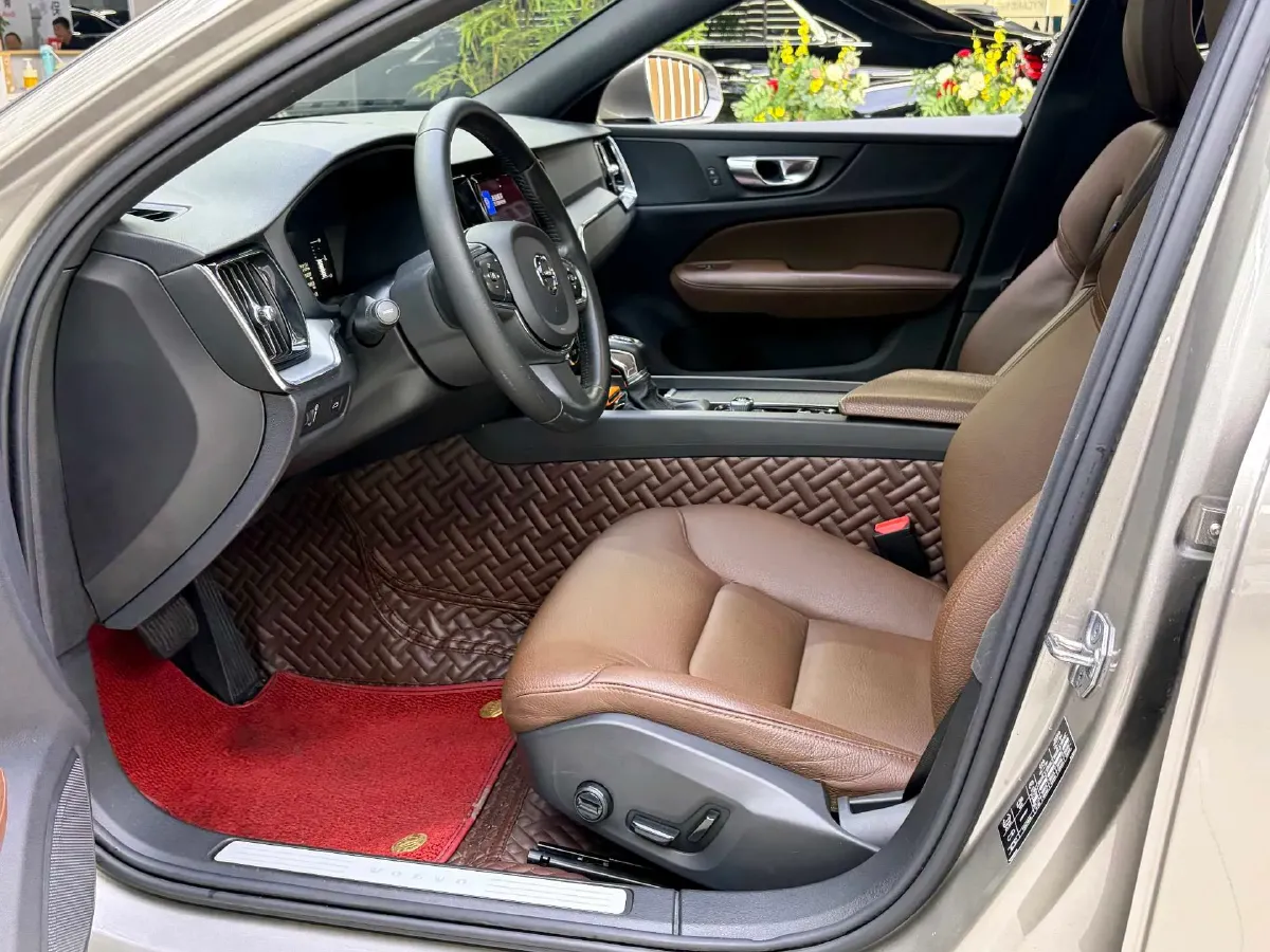 2020 Volvo S60 2.0T 190HP L4 8AT,autocango,china used car exporter,china ev exporter,chinese used car exporter,chinese used ev exporter