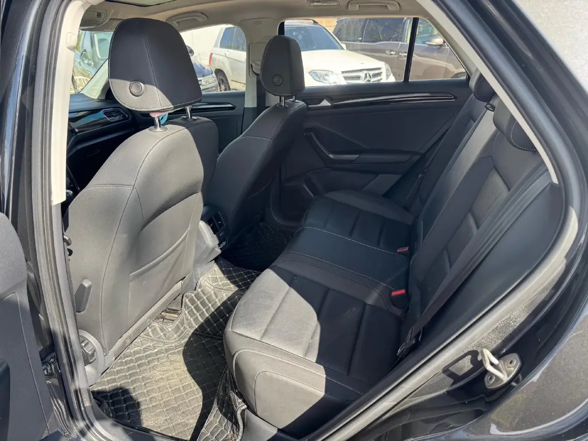 2021 Volkswagen T-Roc 1.4T 150HP L4 7DCT,autocango,china used car exporter,china ev exporter,chinese used car exporter,chinese used ev exporter