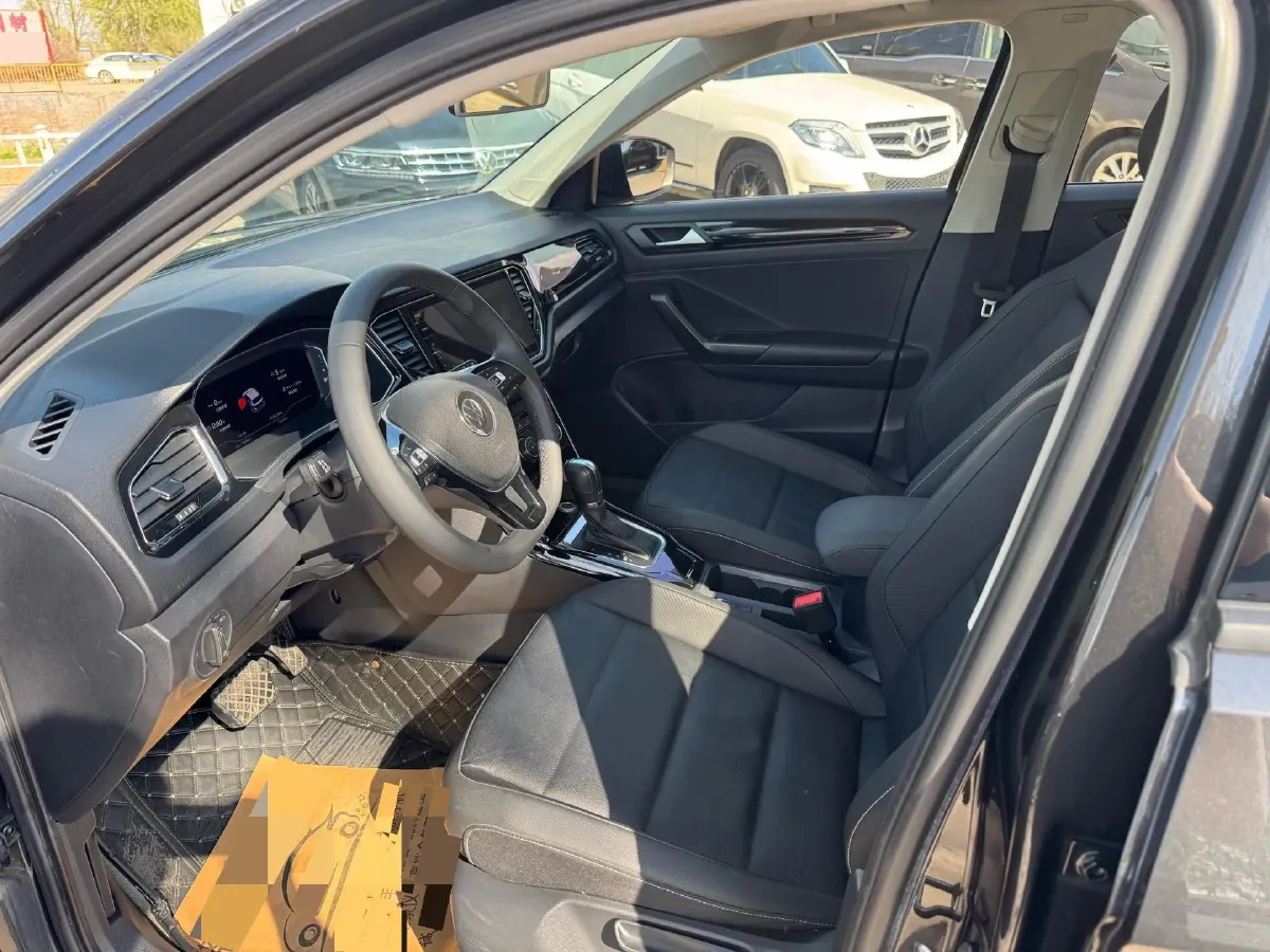 2021 Volkswagen T-Roc 1.4T 150HP L4 7DCT,autocango,china used car exporter,china ev exporter,chinese used car exporter,chinese used ev exporter