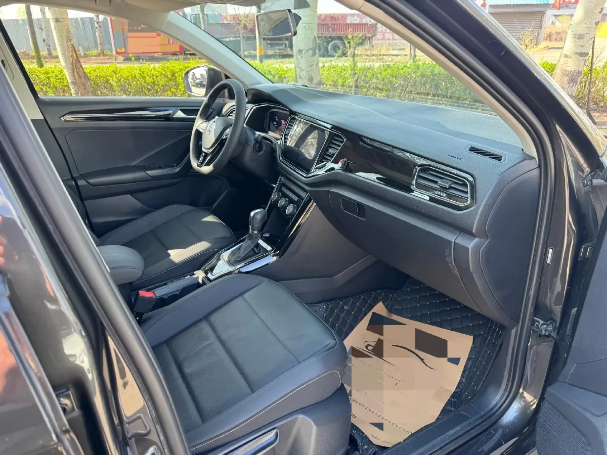 2021 Volkswagen T-Roc 1.4T 150HP L4 7DCT,autocango,china used car exporter,china ev exporter,chinese used car exporter,chinese used ev exporter