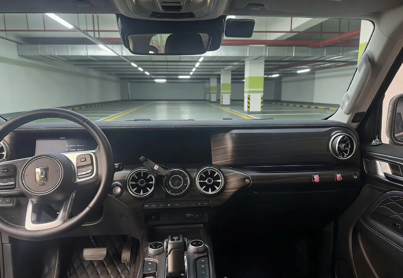 2023 Tank 300 2.0T 227HP L4 8AT,autocango,china used car exporter,china ev exporter,chinese used car exporter,chinese used ev exporter