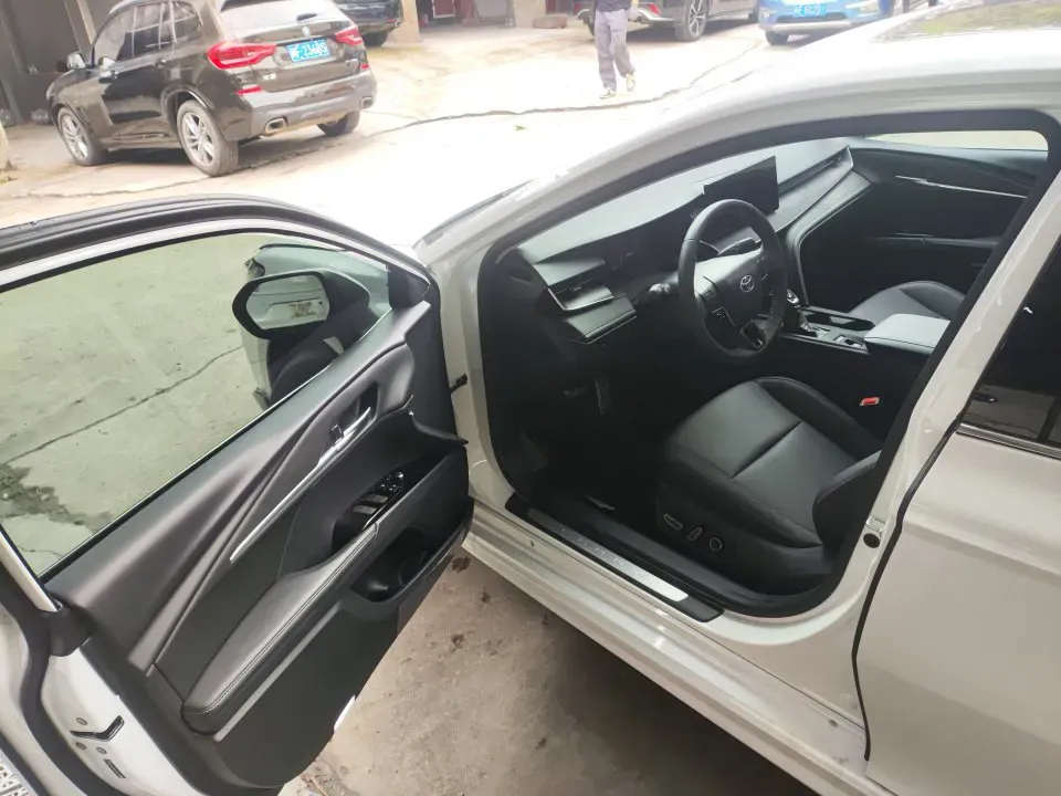 2026 Toyota Camry 2.0L 152HP L4 E-CVT Hybrid,autocango,china used car exporter,china ev exporter,chinese used car exporter,chinese used ev exporter