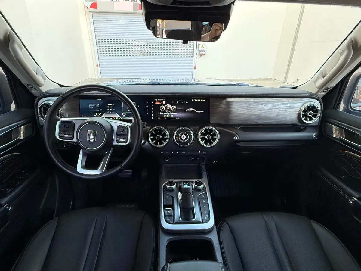 2023 Tank 300 2.0T 227HP L4 8AT,autocango,china used car exporter,china ev exporter,chinese used car exporter,chinese used ev exporter