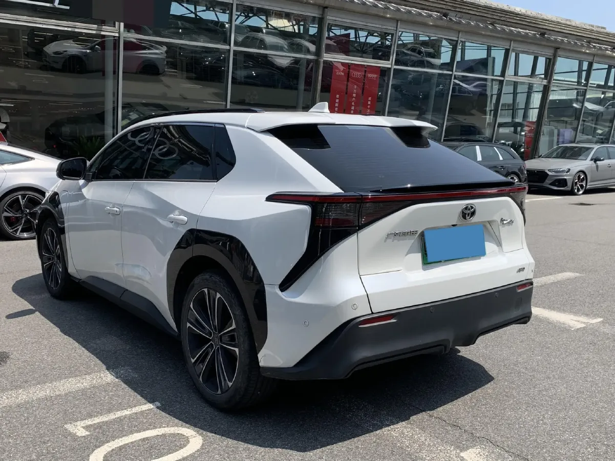 2022 Toyota bZ4X BEV 66.7KWH,autocango,china used car exporter,china ev exporter,chinese used car exporter,chinese used ev exporter