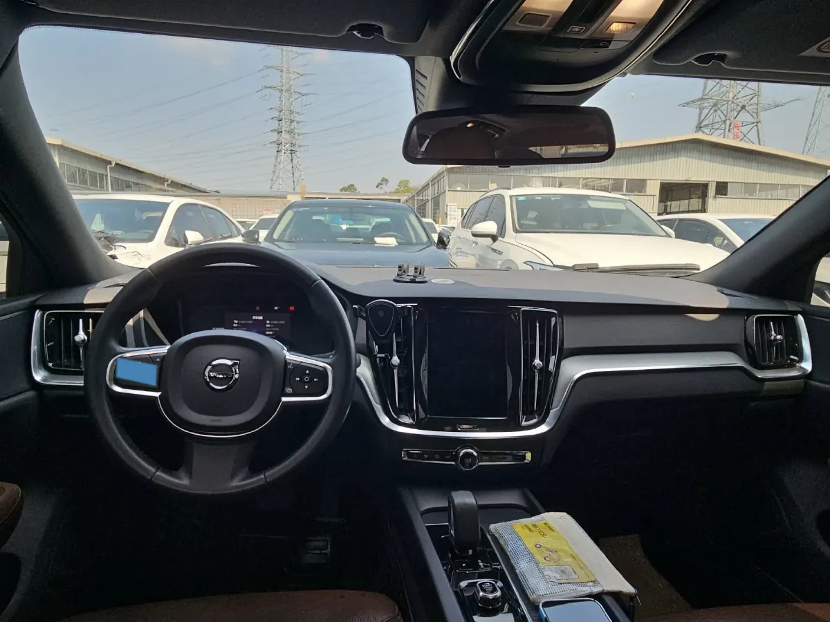 2023 Volvo S60 2.0T 197HP L4 7DCT,autocango,china used car exporter,china ev exporter,chinese used car exporter,chinese used ev exporter