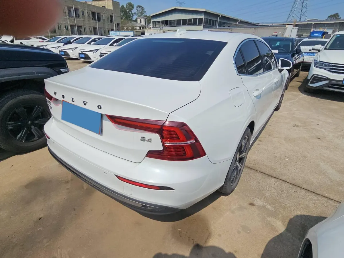 2023 Volvo S60 2.0T 197HP L4 7DCT,autocango,china used car exporter,china ev exporter,chinese used car exporter,chinese used ev exporter