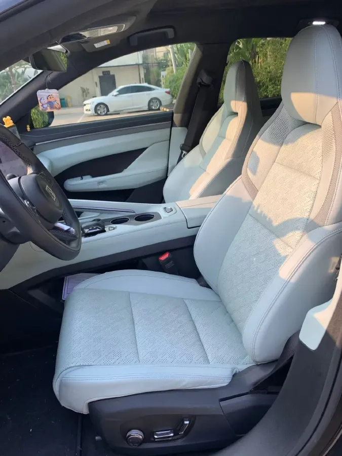 2025 Zeekr 001 BEV 95KWH,autocango,china used car exporter,china ev exporter,chinese used car exporter,chinese used ev exporter