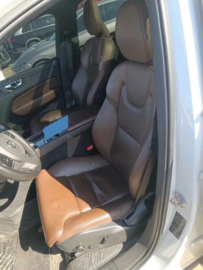 2023 Volvo XC60 2.0T 250HP L4 8AT,autocango,china used car exporter,china ev exporter,chinese used car exporter,chinese used ev exporter