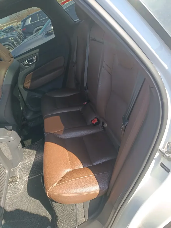 2023 Volvo XC60 2.0T 250HP L4 8AT,autocango,china used car exporter,china ev exporter,chinese used car exporter,chinese used ev exporter