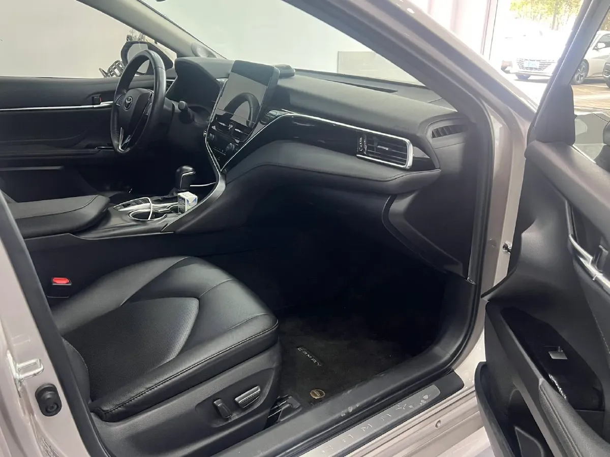 2021 Toyota Camry 2.5L 209HP L4 8AT,autocango,china used car exporter,china ev exporter,chinese used car exporter,chinese used ev exporter