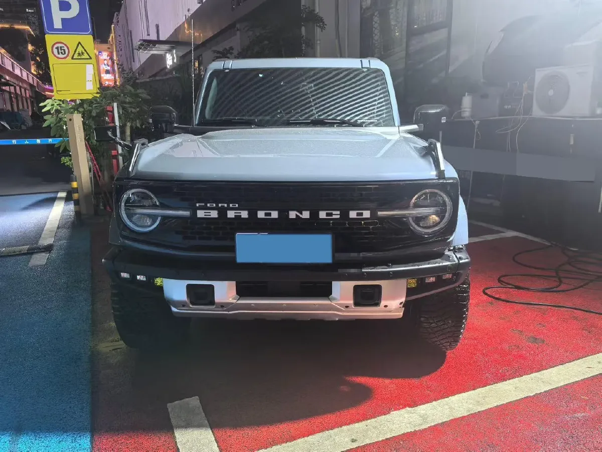 2024 Ford Bronco 2.3T 275HP L4 10AT,autocango,china used car exporter,china ev exporter,chinese used car exporter,chinese used ev exporter