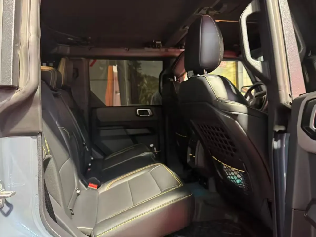 2024 Ford Bronco 2.3T 275HP L4 10AT,autocango,china used car exporter,china ev exporter,chinese used car exporter,chinese used ev exporter