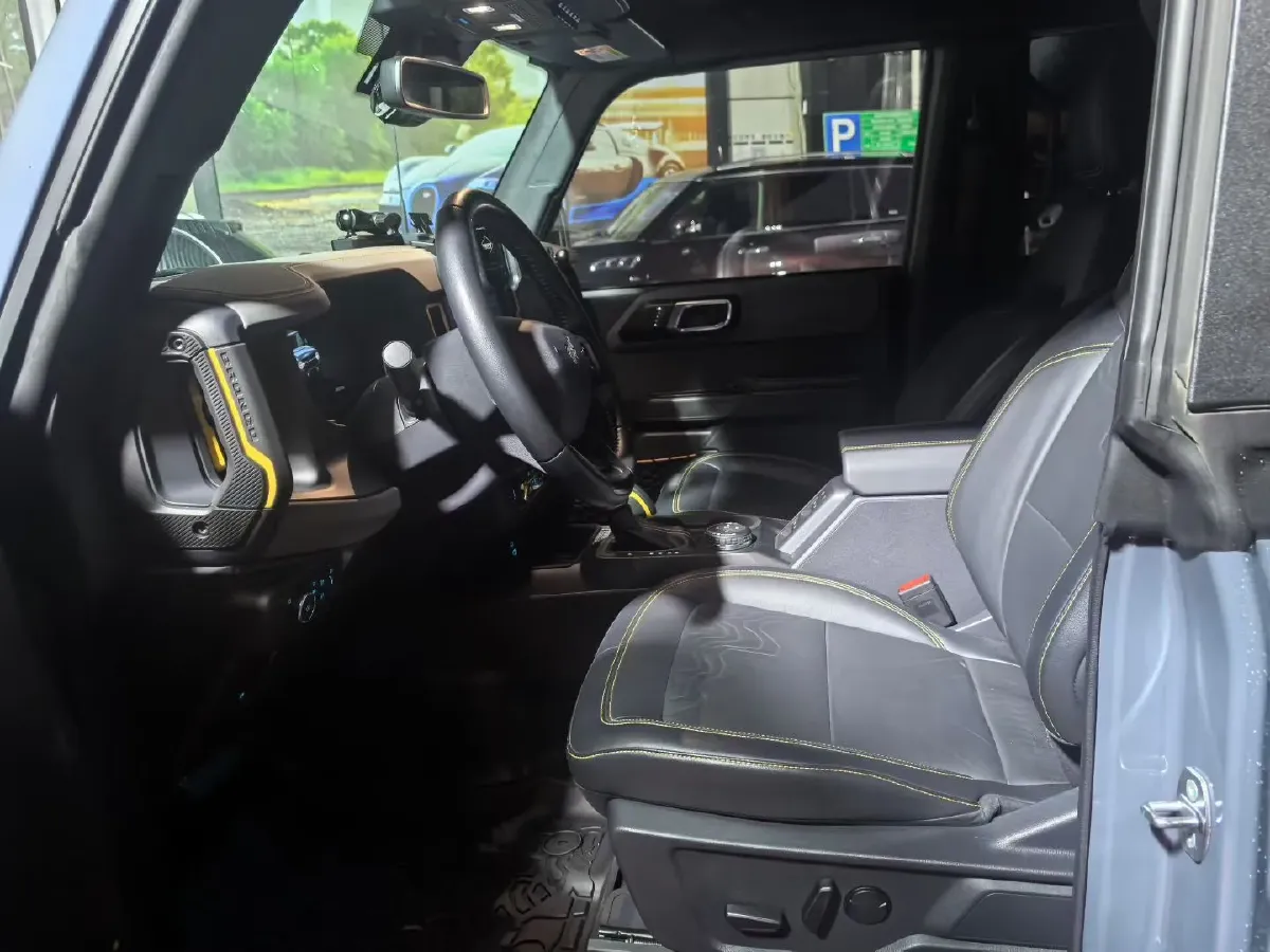 2024 Ford Bronco 2.3T 275HP L4 10AT,autocango,china used car exporter,china ev exporter,chinese used car exporter,chinese used ev exporter