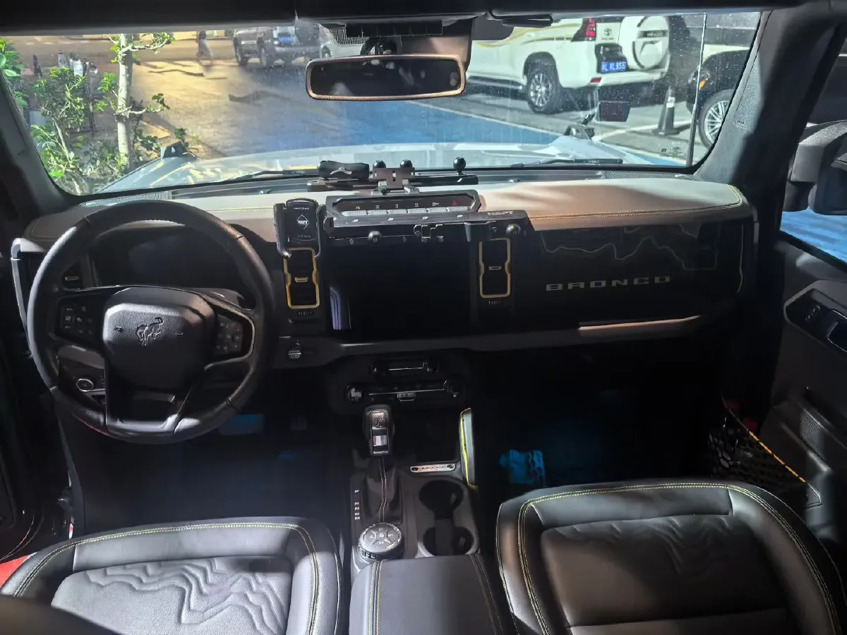 2024 Ford Bronco 2.3T 275HP L4 10AT,autocango,china used car exporter,china ev exporter,chinese used car exporter,chinese used ev exporter