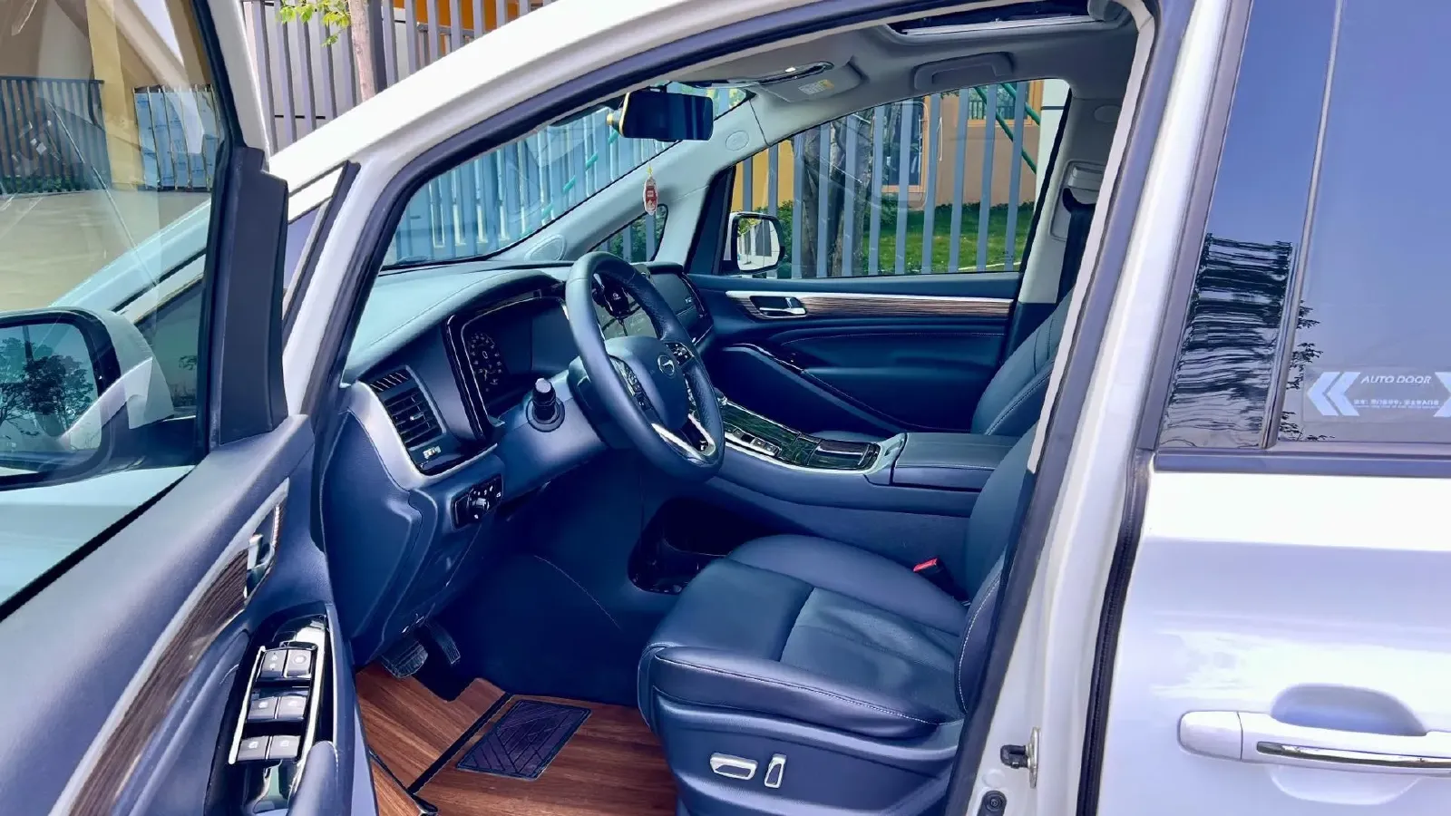 2021 GAC Trumpchi M8 2.0T 252HP L4 8AT,autocango,china used car exporter,china ev exporter,chinese used car exporter,chinese used ev exporter