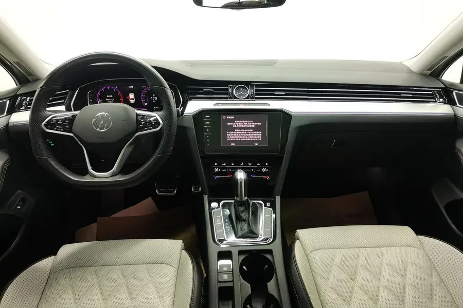 2023 Volkswagen Magotan 2.0T 186HP L4 7DCT,autocango,china used car exporter,china ev exporter,chinese used car exporter,chinese used ev exporter