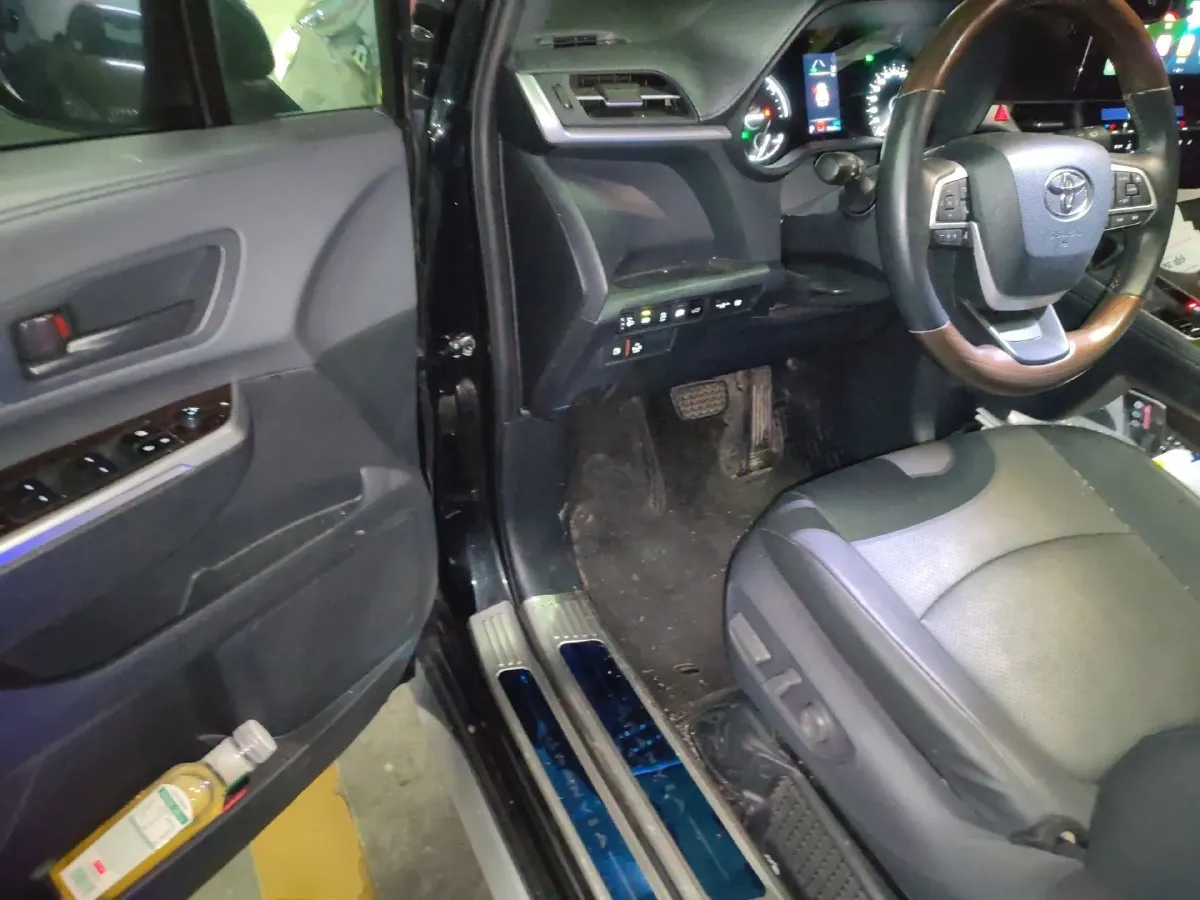 2024 Toyota Granvia 2.5L 189HP L4 E-CVT Hybrid,autocango,china used car exporter,china ev exporter,chinese used car exporter,chinese used ev exporter