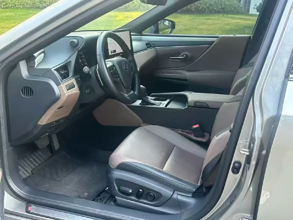 2025 Lexus ES 2.5L 178HP L4 E-CVT Hybrid,autocango,china used car exporter,china ev exporter,chinese used car exporter,chinese used ev exporter