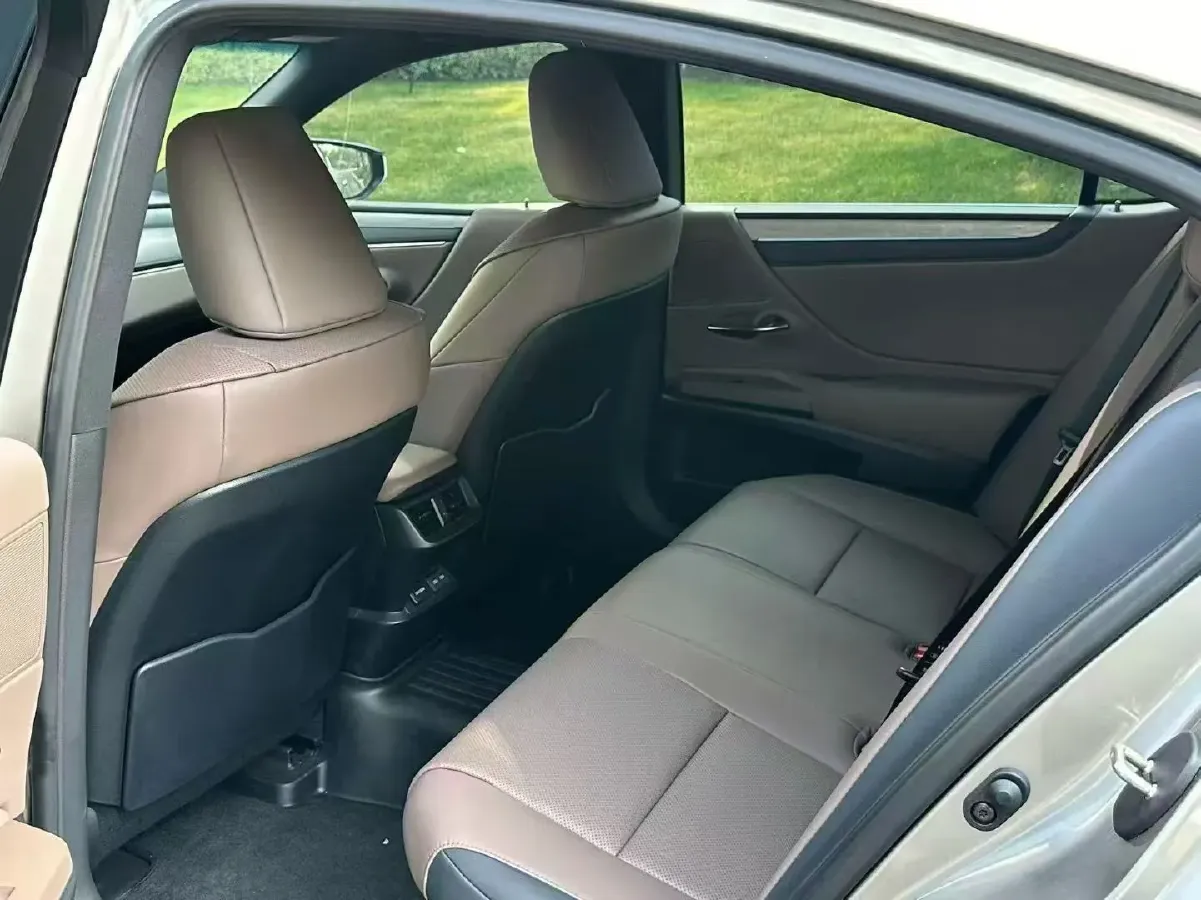 2025 Lexus ES 2.5L 178HP L4 E-CVT Hybrid,autocango,china used car exporter,china ev exporter,chinese used car exporter,chinese used ev exporter