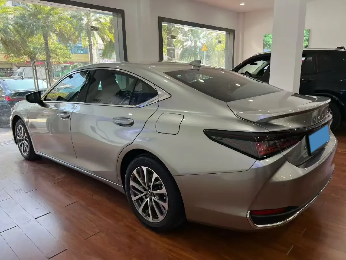 2025 Lexus ES 2.5L 178HP L4 E-CVT Hybrid,autocango,china used car exporter,china ev exporter,chinese used car exporter,chinese used ev exporter