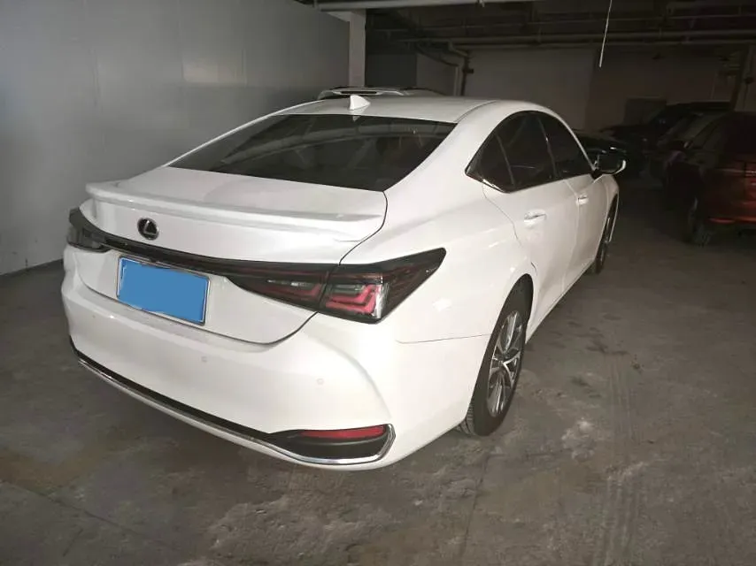 2025 Lexus ES 2.0L 173HP L4 CVT,autocango,china used car exporter,china ev exporter,chinese used car exporter,chinese used ev exporter