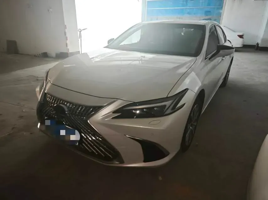 2025 Lexus ES 2.0L 173HP L4 CVT,autocango,china used car exporter,china ev exporter,chinese used car exporter,chinese used ev exporter