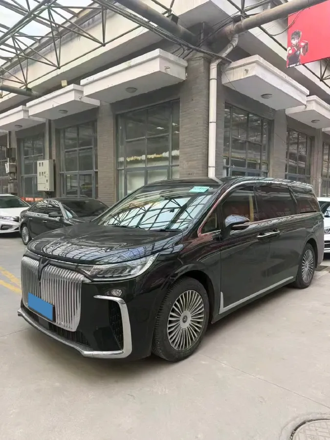 2025 Voyah Dream 1.5T 150HP L4 PHEV 41.7KWH,autocango,china used car exporter,china ev exporter,chinese used car exporter,chinese used ev exporter