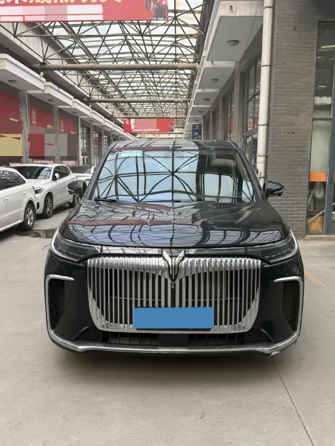 2025 Voyah Dream 1.5T 150HP L4 PHEV 41.7KWH,autocango,china used car exporter,china ev exporter,chinese used car exporter,chinese used ev exporter