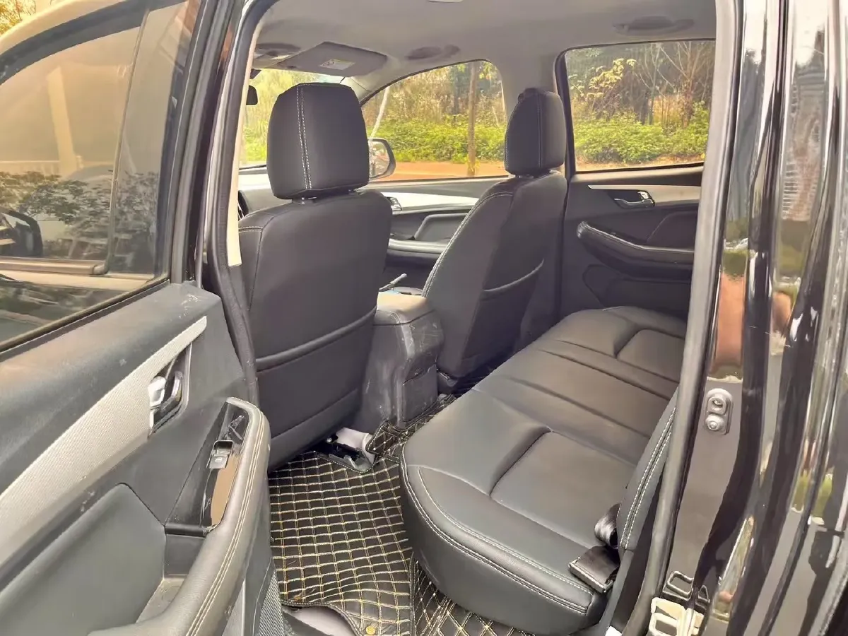 2019 Isuzu RE-MAX Jim 2.0T 204HP L4 5MT,autocango,china used car exporter,china ev exporter,chinese used car exporter,chinese used ev exporter