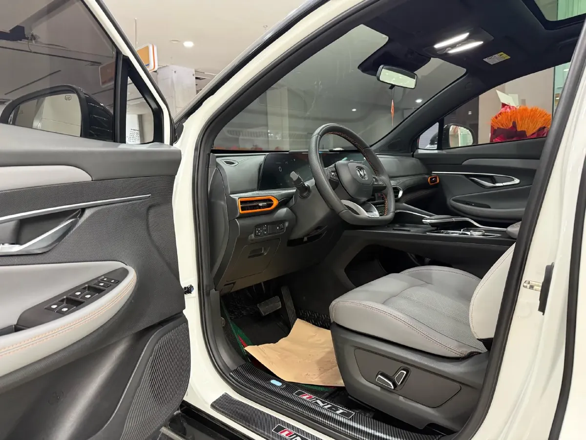 2022 ChangAn UNI-T 1.5T 188HP L4 7DCT,autocango,china used car exporter,china ev exporter,chinese used car exporter,chinese used ev exporter