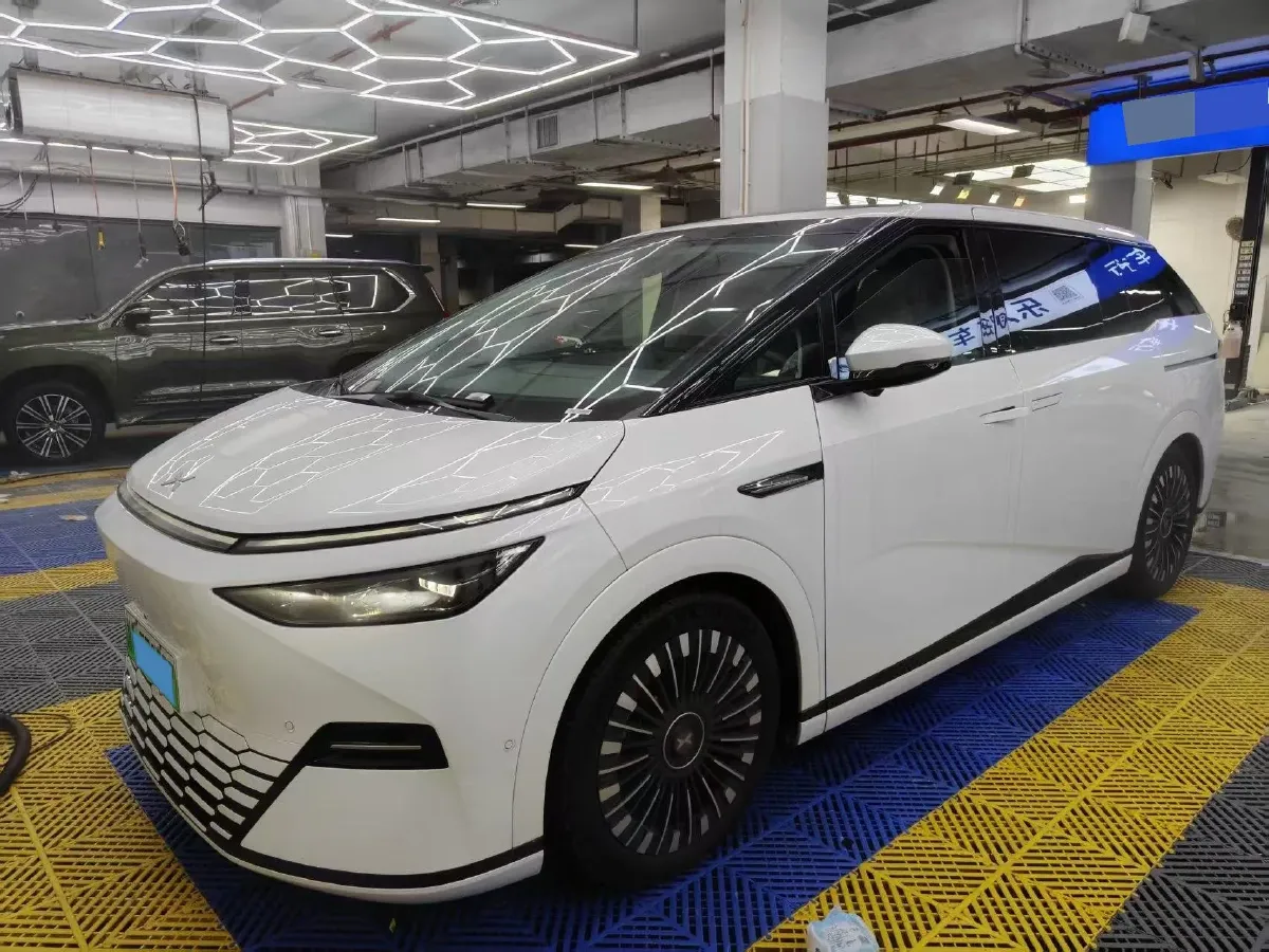 2025 Xpeng X9 BEV,autocango,china used car exporter,china ev exporter,chinese used car exporter,chinese used ev exporter