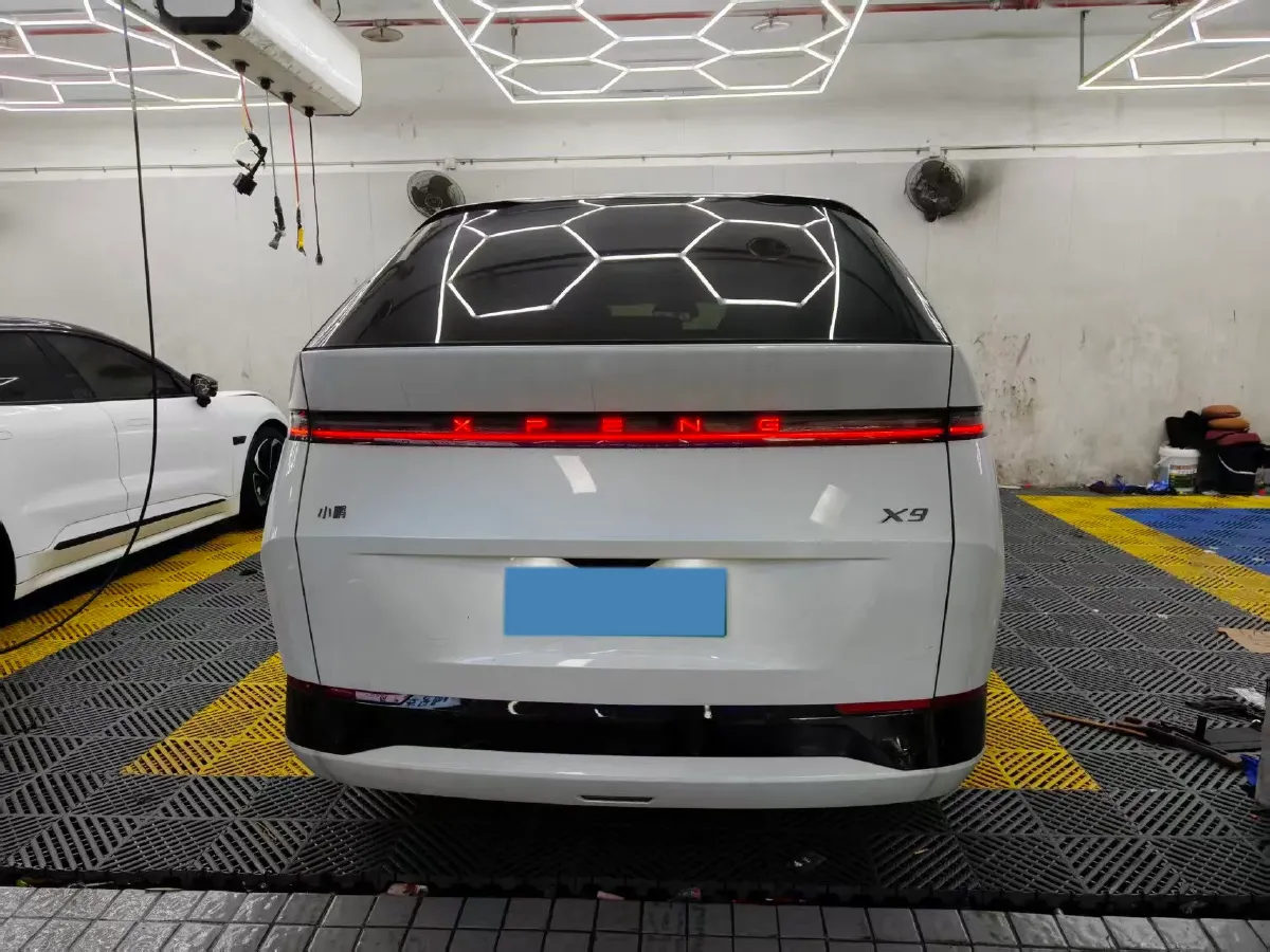 2025 Xpeng X9 BEV,autocango,china used car exporter,china ev exporter,chinese used car exporter,chinese used ev exporter