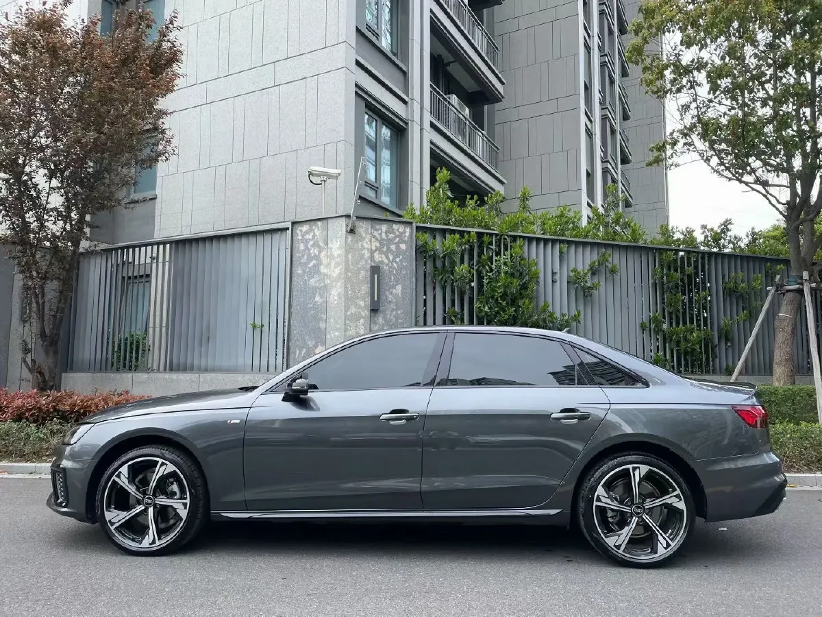 2024 Audi A4L 2.0T 190HP L4 7DCT,autocango,china used car exporter,china ev exporter,chinese used car exporter,chinese used ev exporter