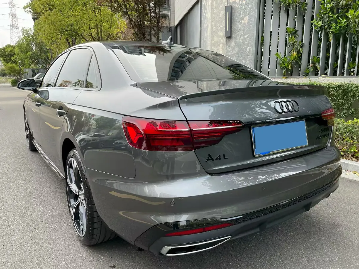 2024 Audi A4L 2.0T 190HP L4 7DCT,autocango,china used car exporter,china ev exporter,chinese used car exporter,chinese used ev exporter