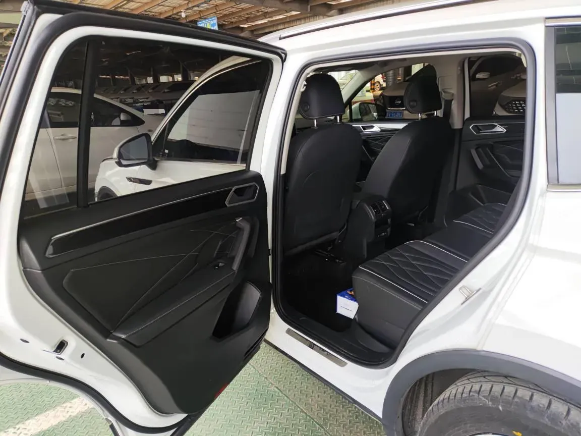 2023 Volkswagen Tiguan L 1.5T 160HP L4 7DCT,autocango,china used car exporter,china ev exporter,chinese used car exporter,chinese used ev exporter