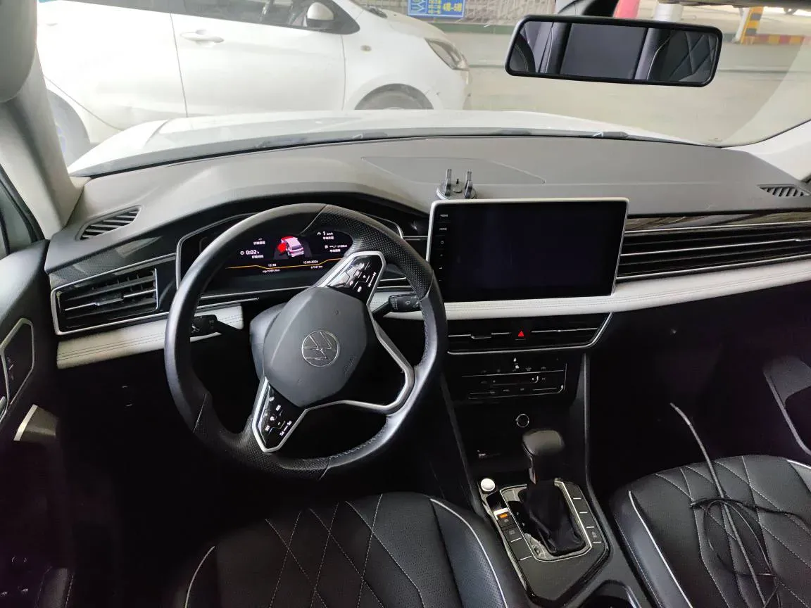 2023 Volkswagen Tiguan L 1.5T 160HP L4 7DCT,autocango,china used car exporter,china ev exporter,chinese used car exporter,chinese used ev exporter