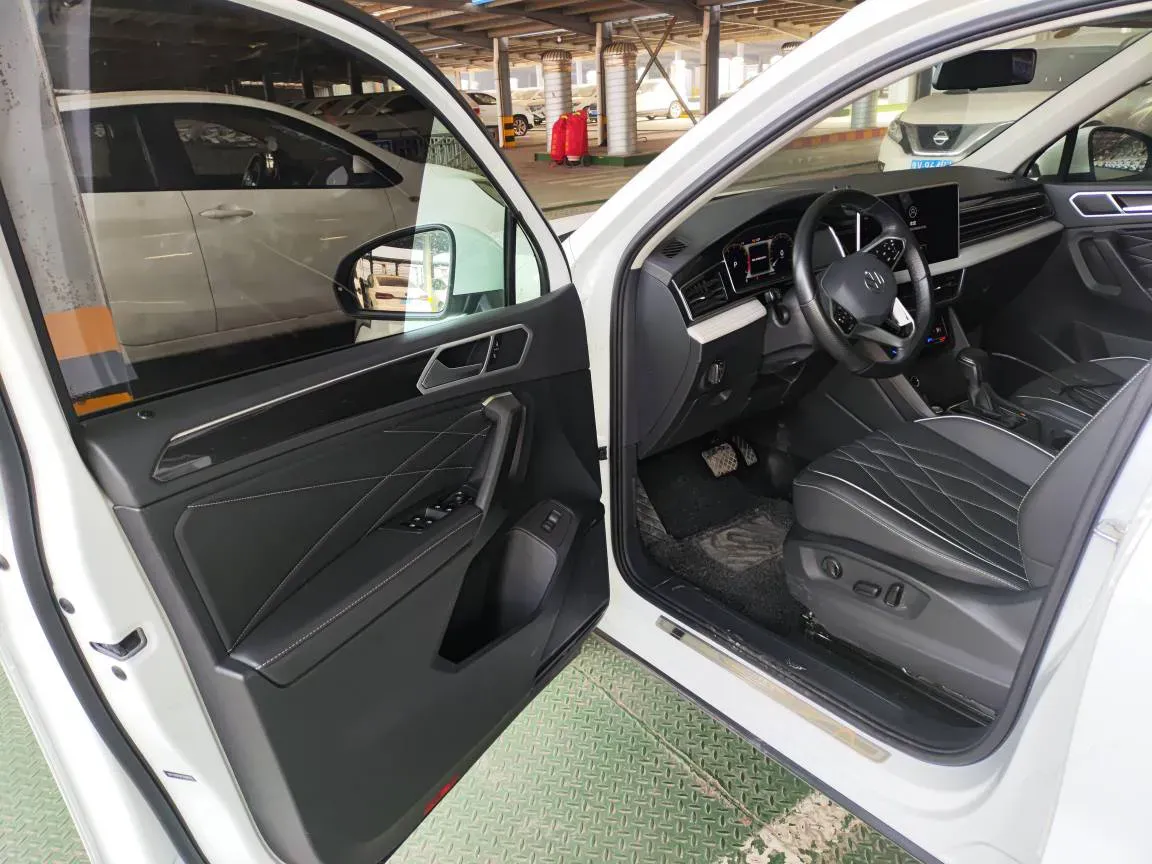 2023 Volkswagen Tiguan L 1.5T 160HP L4 7DCT,autocango,china used car exporter,china ev exporter,chinese used car exporter,chinese used ev exporter