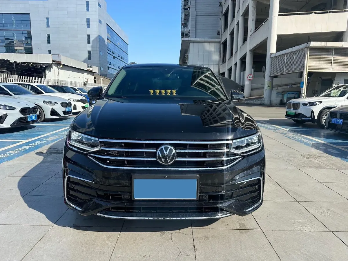 2023 Volkswagen Tiguan L 2.0T 186HP L4 7DCT,autocango,china used car exporter,china ev exporter,chinese used car exporter,chinese used ev exporter