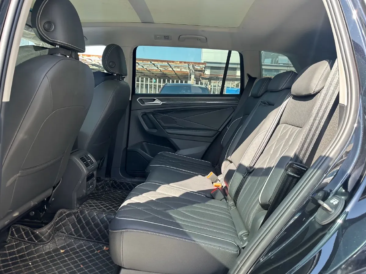 2023 Volkswagen Tiguan L 2.0T 186HP L4 7DCT,autocango,china used car exporter,china ev exporter,chinese used car exporter,chinese used ev exporter