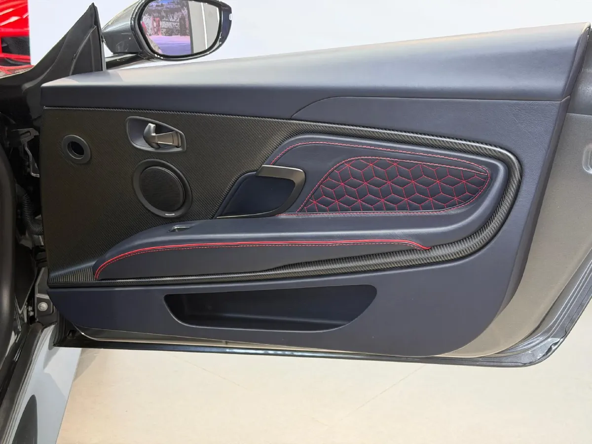 2019 Aston Martin DBS 5.2T 725HP V12 8AT,autocango,china used car exporter,china ev exporter,chinese used car exporter,chinese used ev exporter