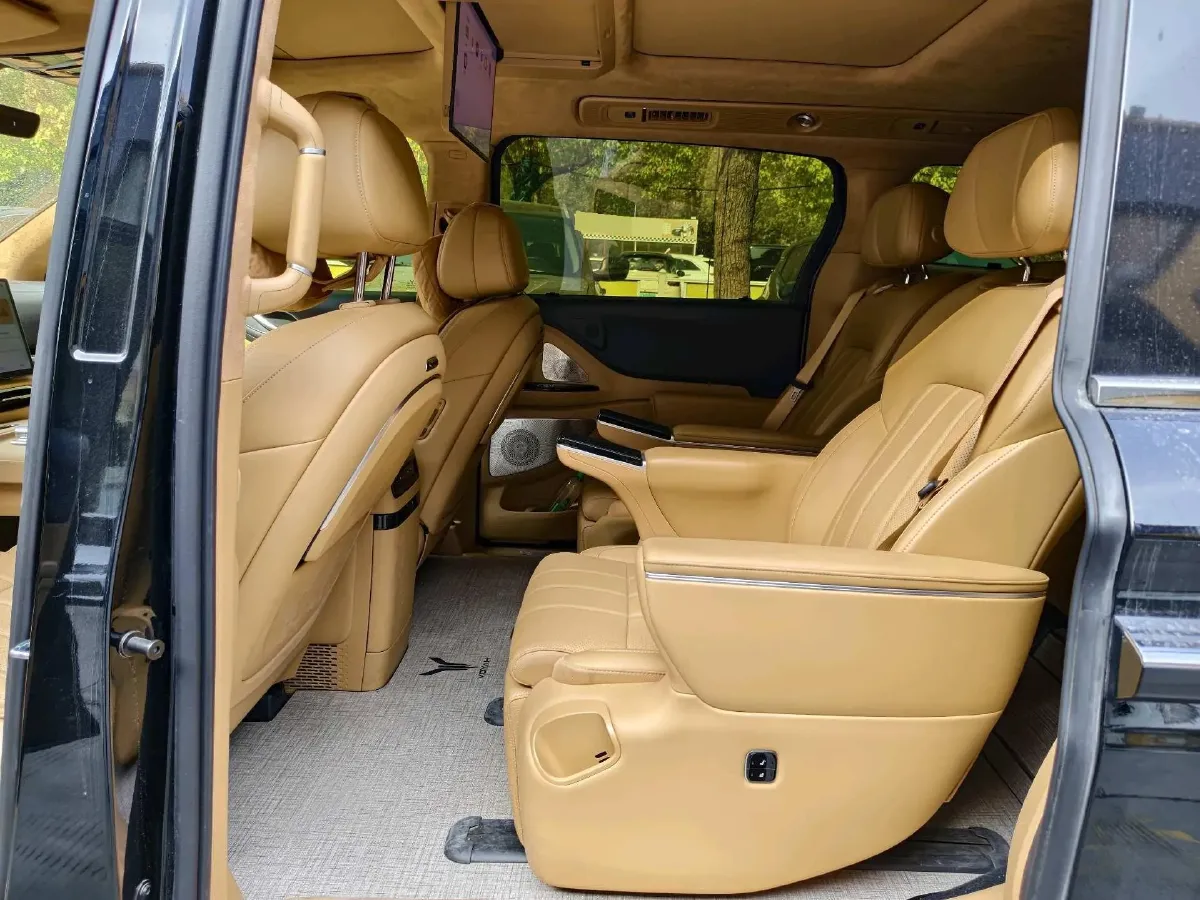 2025 Voyah Dream 1.5T 150HP L4 PHEV 41.7KWH,autocango,china used car exporter,china ev exporter,chinese used car exporter,chinese used ev exporter