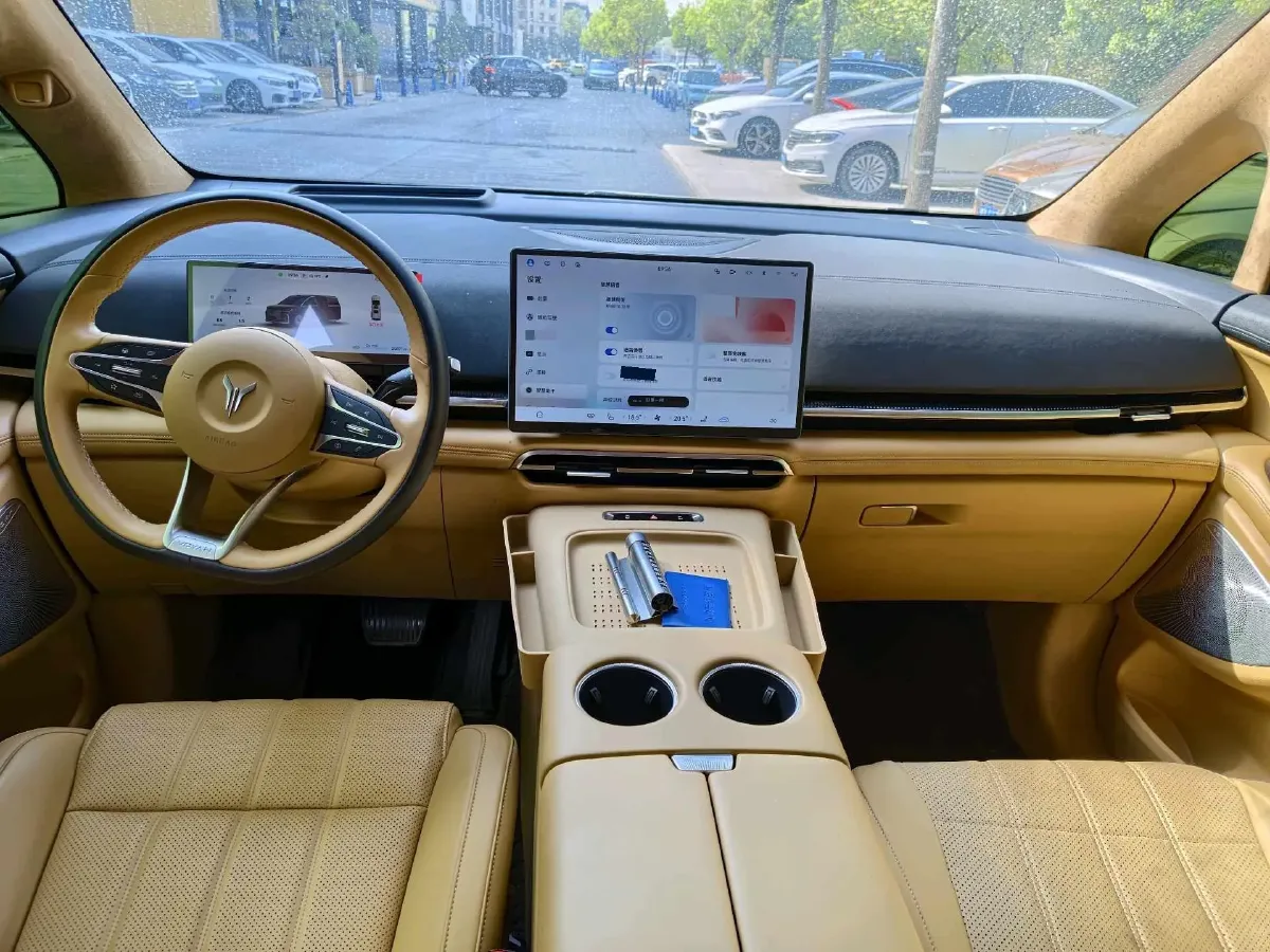 2025 Voyah Dream 1.5T 150HP L4 PHEV 41.7KWH,autocango,china used car exporter,china ev exporter,chinese used car exporter,chinese used ev exporter