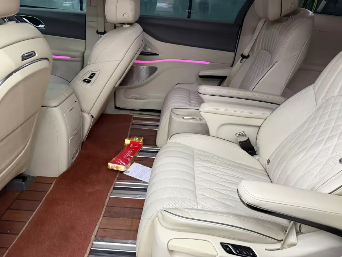 2022 Voyah Dream 1.5T 136HP L4 PHEV 25.57KWH,autocango,china used car exporter,china ev exporter,chinese used car exporter,chinese used ev exporter