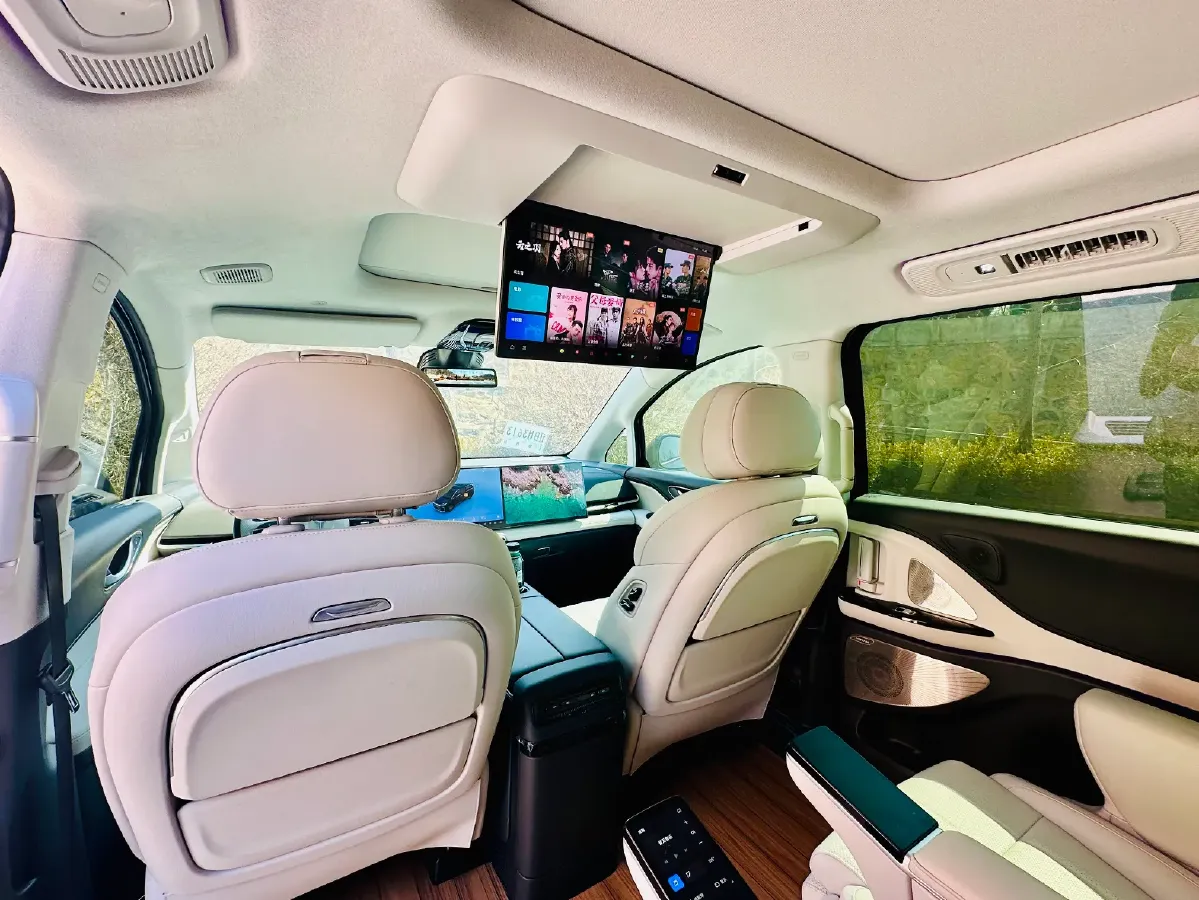 2025 Voyah Dream 1.5T 150HP L4 PHEV 41.7KWH,autocango,china used car exporter,china ev exporter,chinese used car exporter,chinese used ev exporter