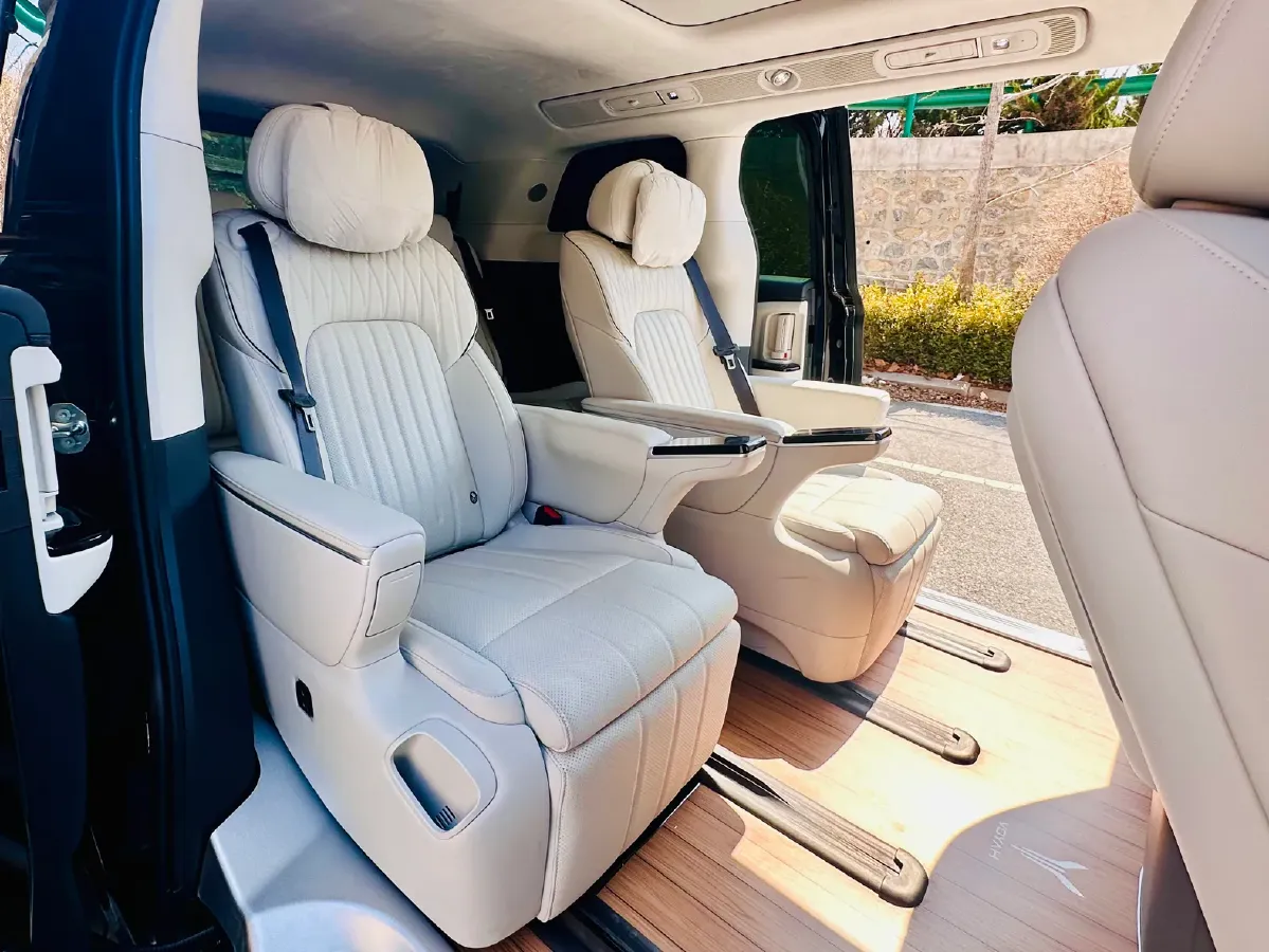 2025 Voyah Dream 1.5T 150HP L4 PHEV 41.7KWH,autocango,china used car exporter,china ev exporter,chinese used car exporter,chinese used ev exporter