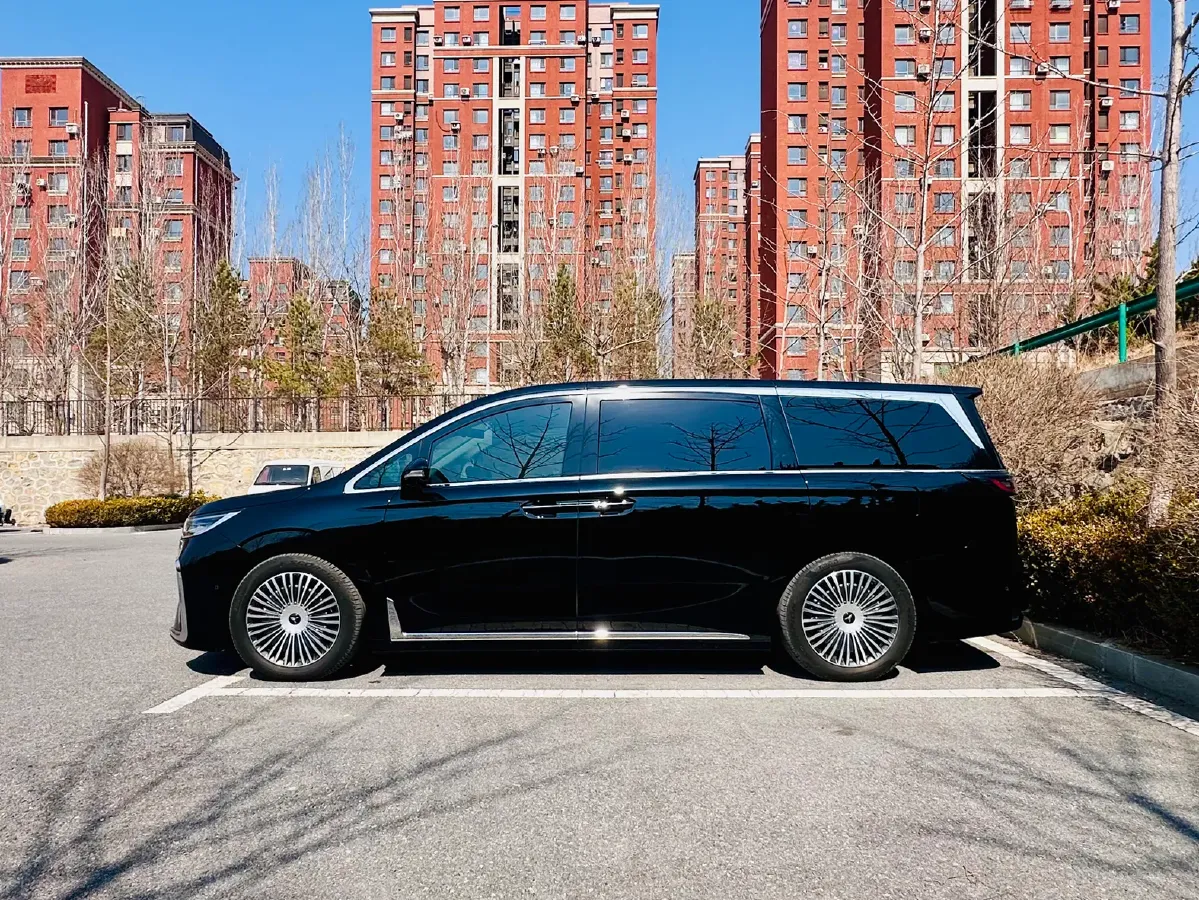 2025 Voyah Dream 1.5T 150HP L4 PHEV 41.7KWH,autocango,china used car exporter,china ev exporter,chinese used car exporter,chinese used ev exporter