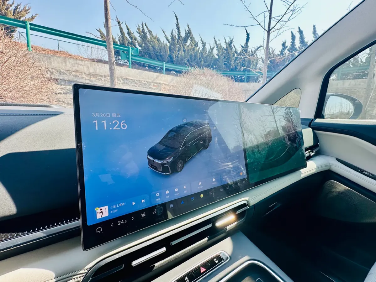 2025 Voyah Dream 1.5T 150HP L4 PHEV 41.7KWH,autocango,china used car exporter,china ev exporter,chinese used car exporter,chinese used ev exporter