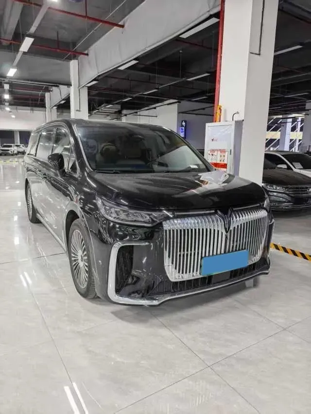2025 Voyah Dream 1.5T 150HP L4 PHEV 41.7KWH,autocango,china used car exporter,china ev exporter,chinese used car exporter,chinese used ev exporter