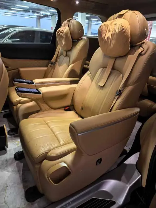 2025 Voyah Dream 1.5T 150HP L4 PHEV 41.7KWH,autocango,china used car exporter,china ev exporter,chinese used car exporter,chinese used ev exporter